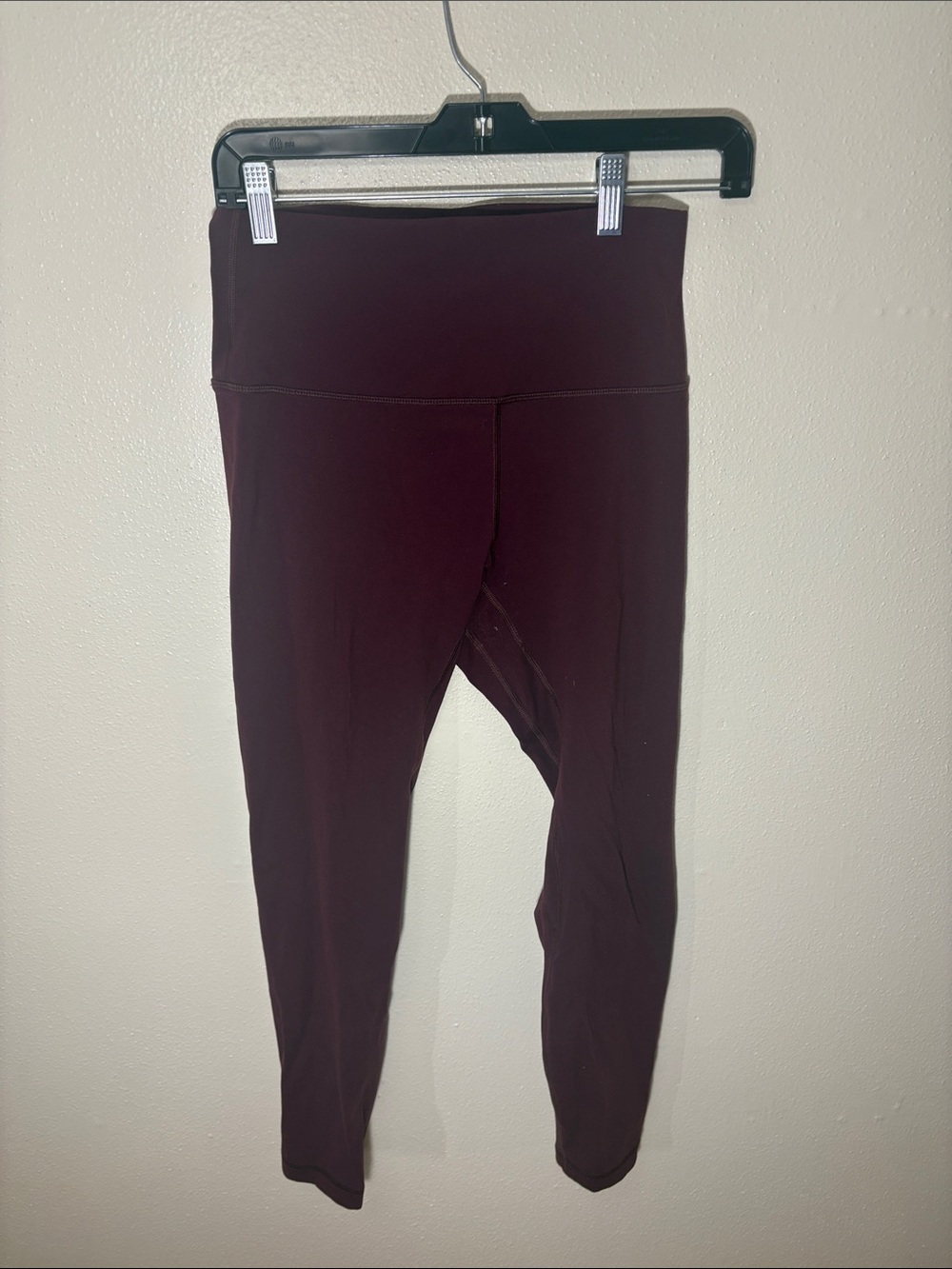High-Rise Leggings in Deep Burgundy